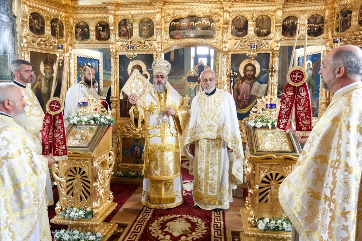 Sfințirea picturii bisericii din localitatea vrânceană Bârsești 215617