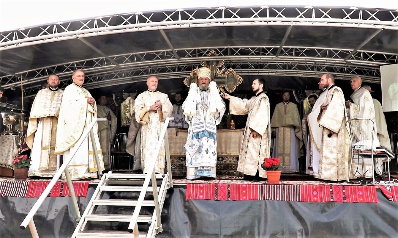 Veșmânt de har pentru biserica din Arpaşu de Jos 215593