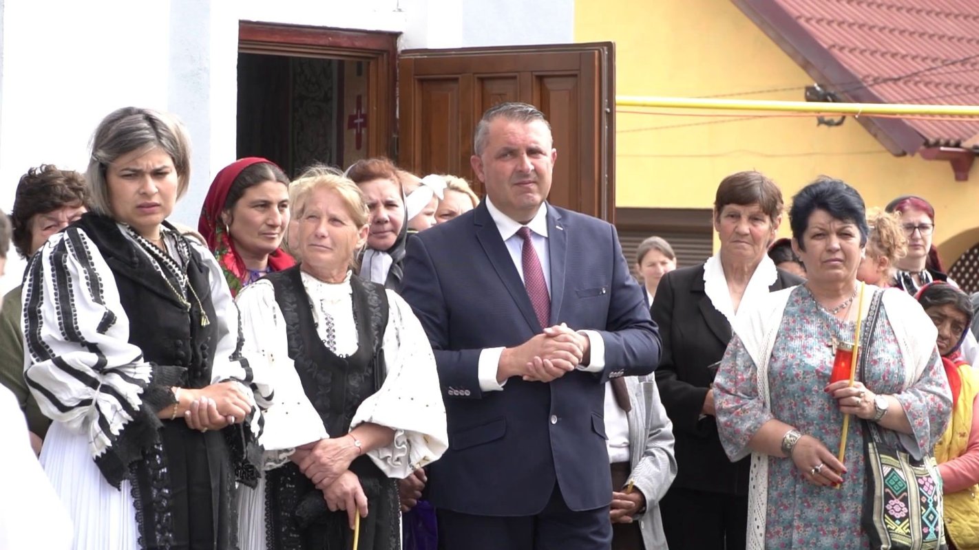 Veșmânt de har pentru biserica din Arpaşu de Jos 215596