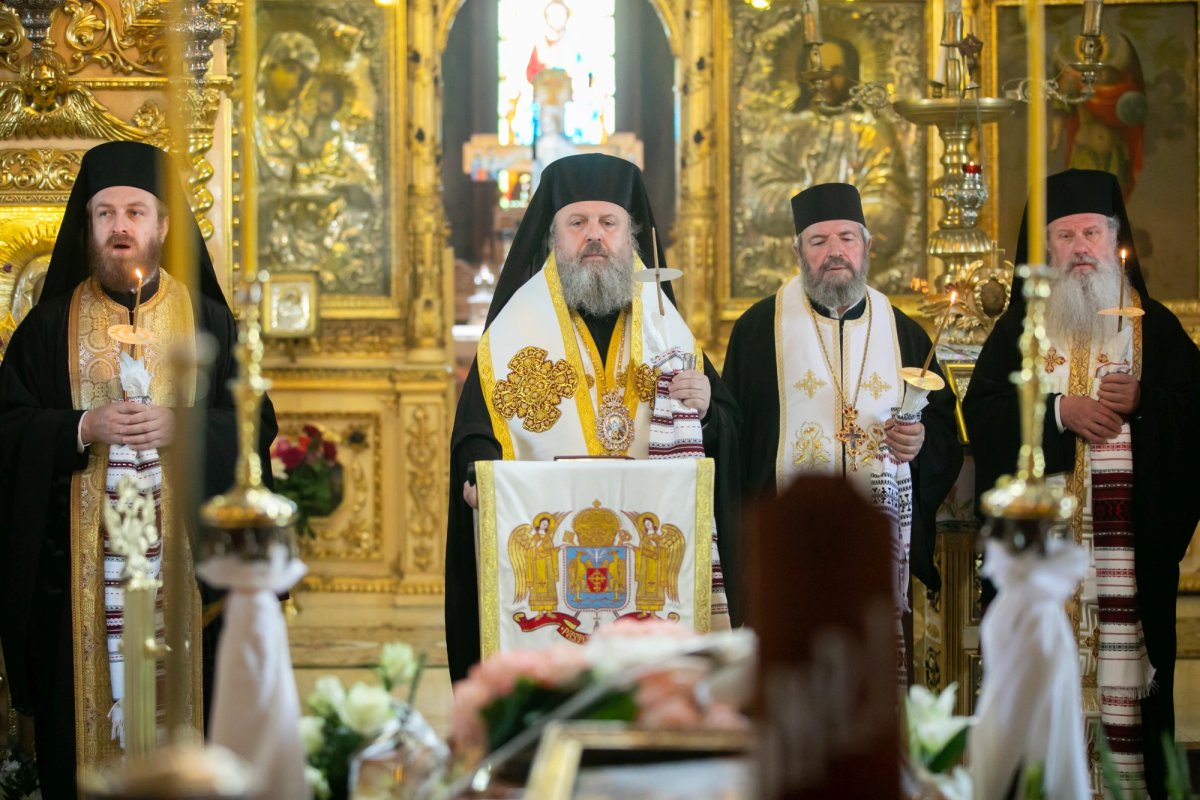 Maica stavroforă Lucia Dumbravă - o stareţă harnică şi misionară (1930-2022) 215981