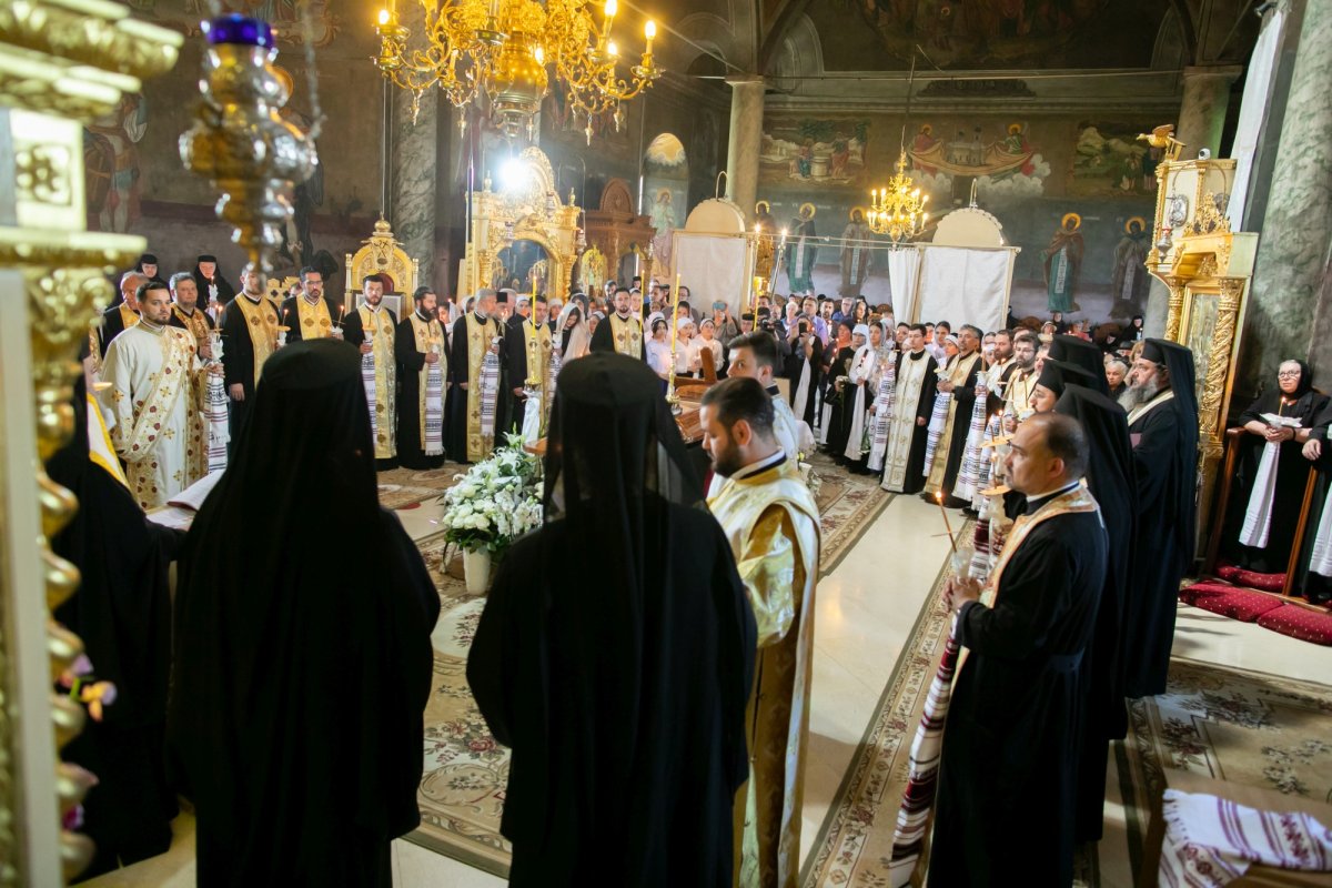 Maica stavroforă Lucia Dumbravă - o stareţă harnică şi misionară (1930-2022) 215987