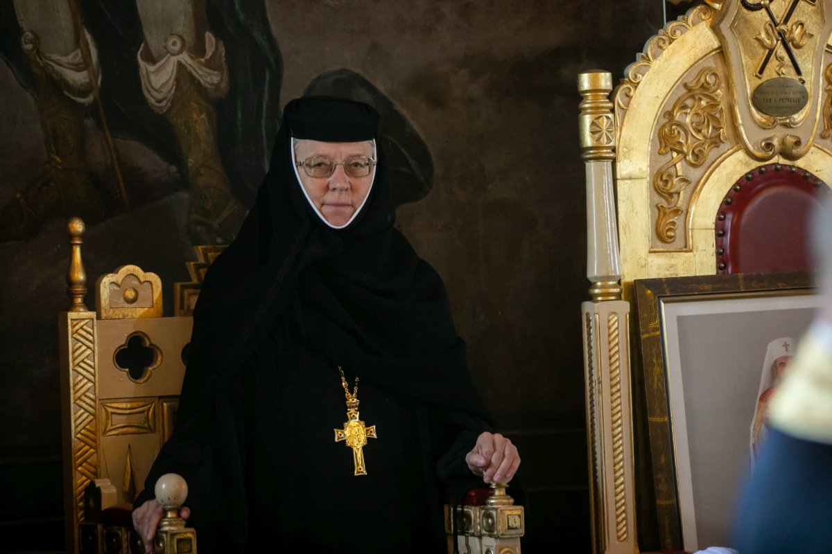 Maica stavroforă Lucia Dumbravă - o stareţă harnică şi misionară (1930-2022) 215991