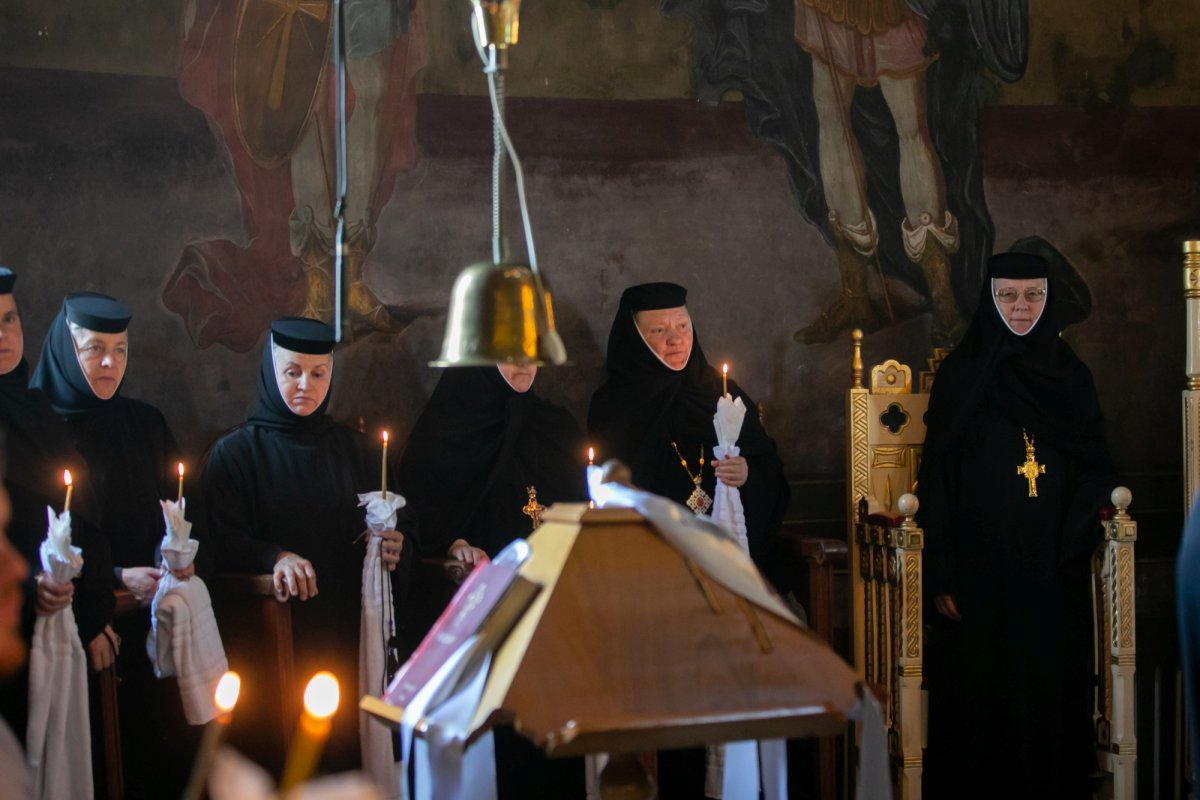 Maica stavroforă Lucia Dumbravă - o stareţă harnică şi misionară (1930-2022) 215992