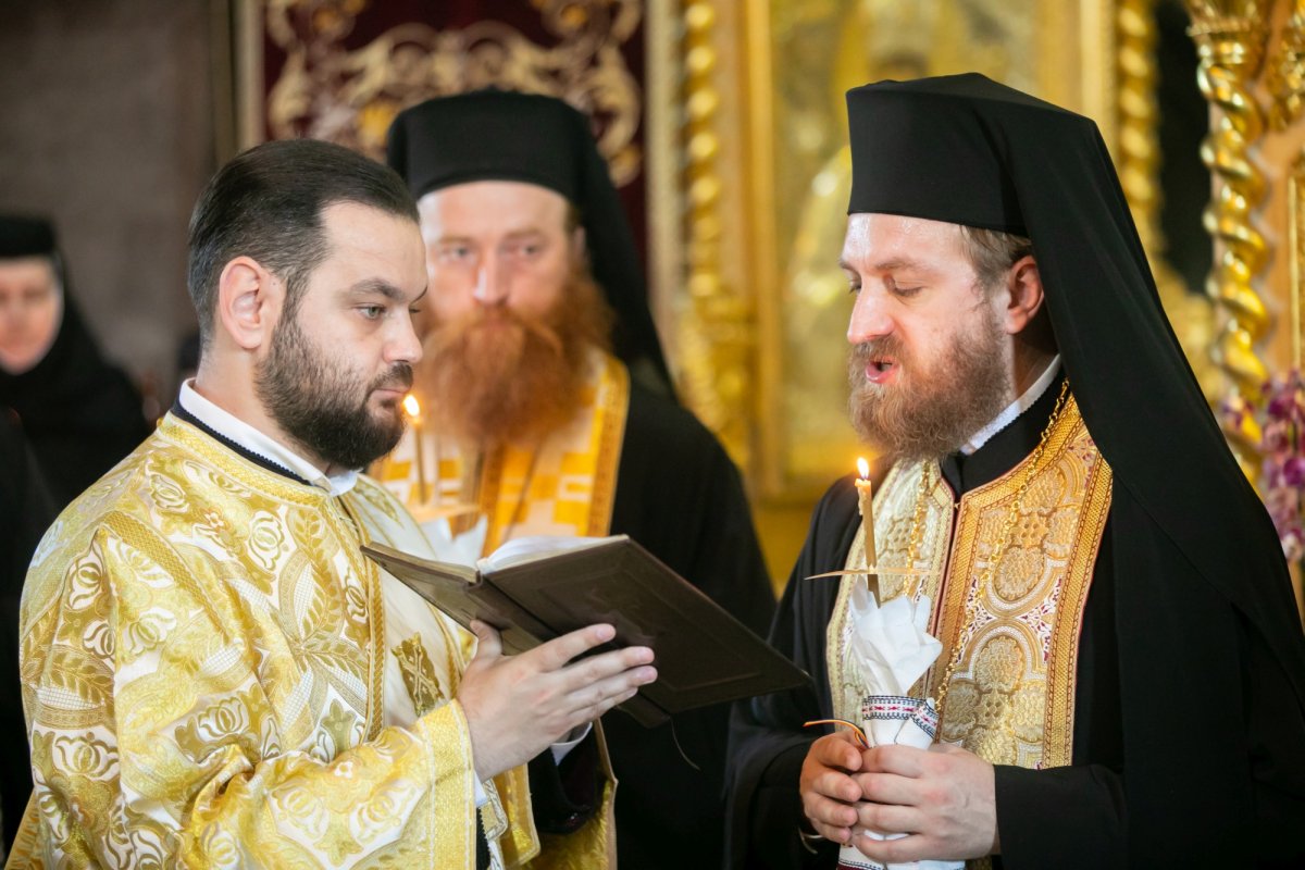 Maica stavroforă Lucia Dumbravă - o stareţă harnică şi misionară (1930-2022) 216008