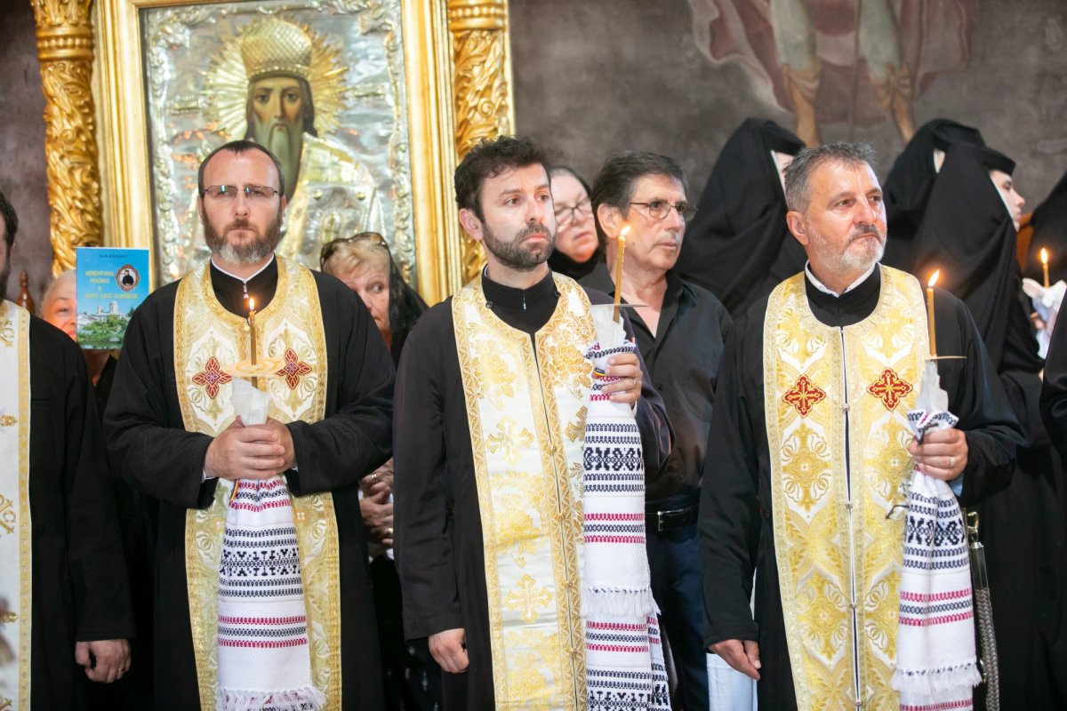 Maica stavroforă Lucia Dumbravă - o stareţă harnică şi misionară (1930-2022) 216009