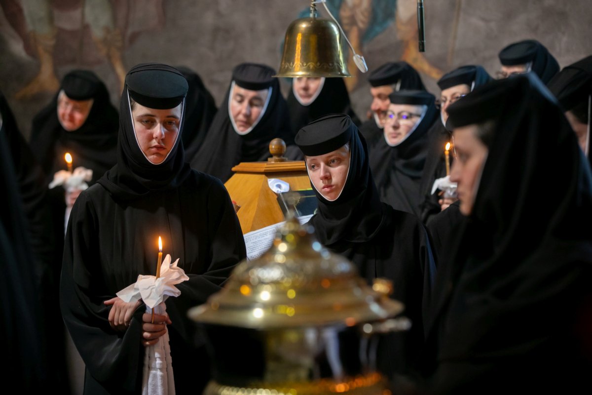 Maica stavroforă Lucia Dumbravă - o stareţă harnică şi misionară (1930-2022) 216013