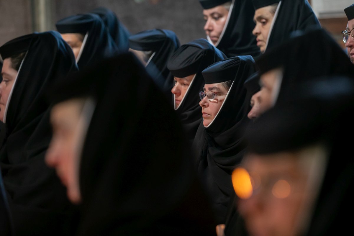 Maica stavroforă Lucia Dumbravă - o stareţă harnică şi misionară (1930-2022) 216014