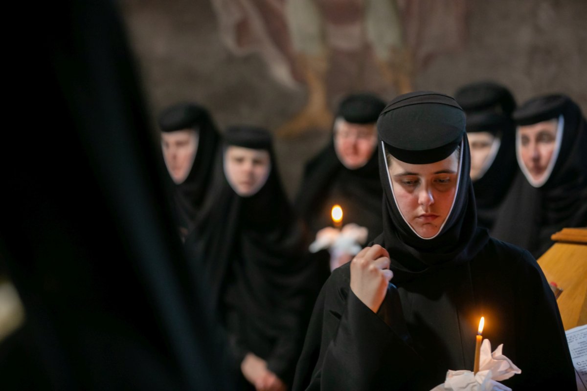 Maica stavroforă Lucia Dumbravă - o stareţă harnică şi misionară (1930-2022) 216015