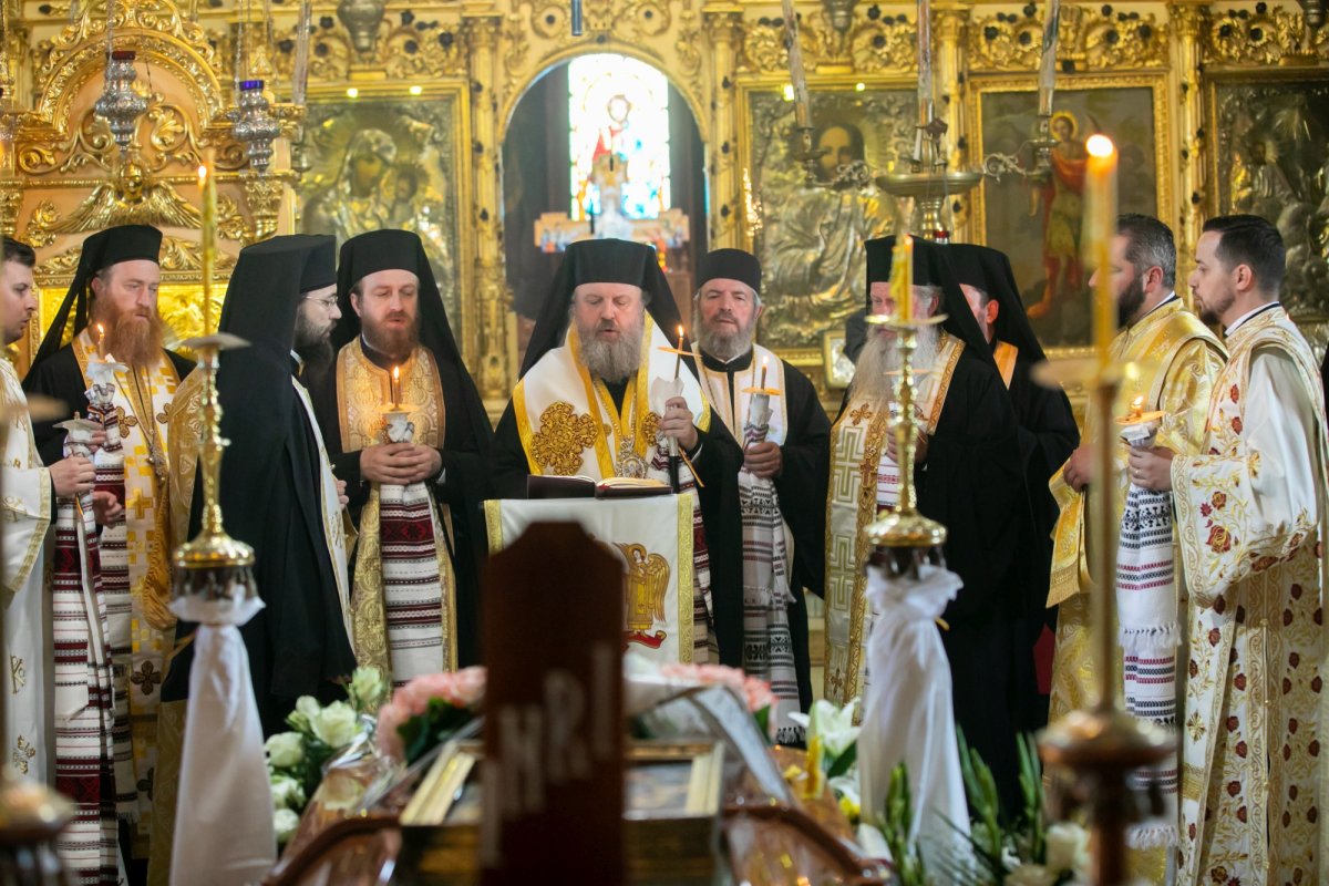 Maica stavroforă Lucia Dumbravă - o stareţă harnică şi misionară (1930-2022) 216022