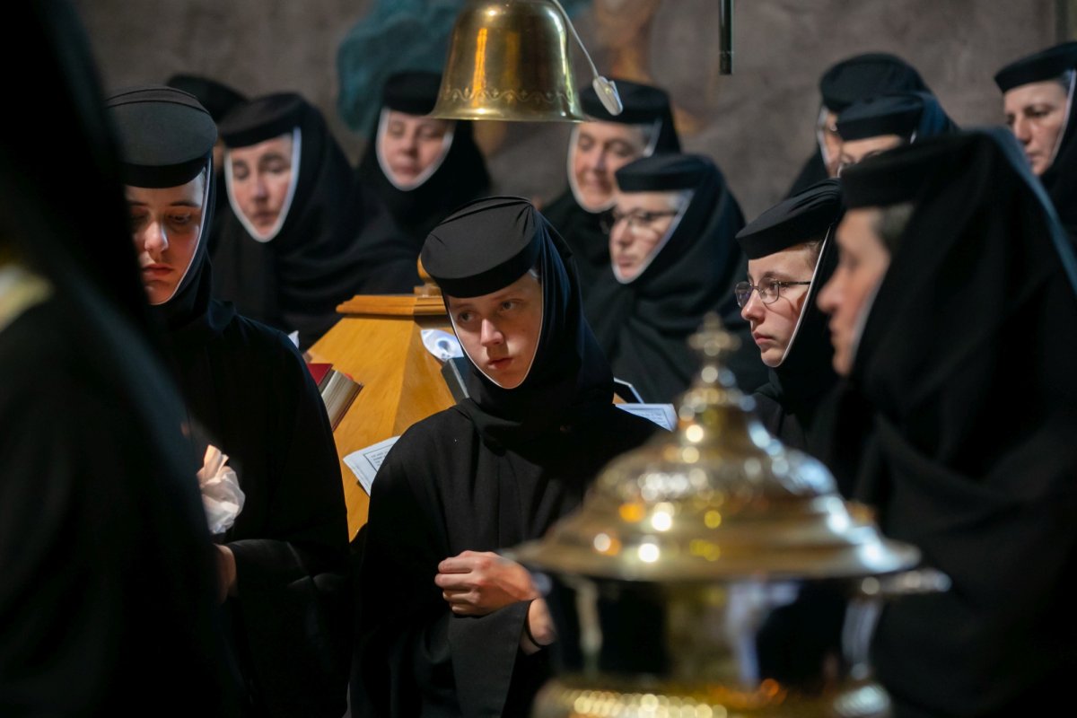 Maica stavroforă Lucia Dumbravă - o stareţă harnică şi misionară (1930-2022) 216023