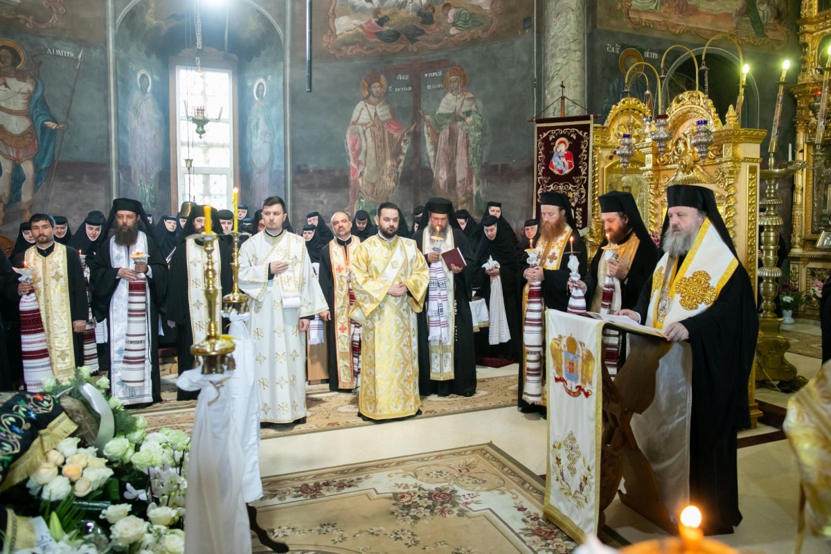 Maica stavroforă Lucia Dumbravă - o stareţă harnică şi misionară (1930-2022) 216025