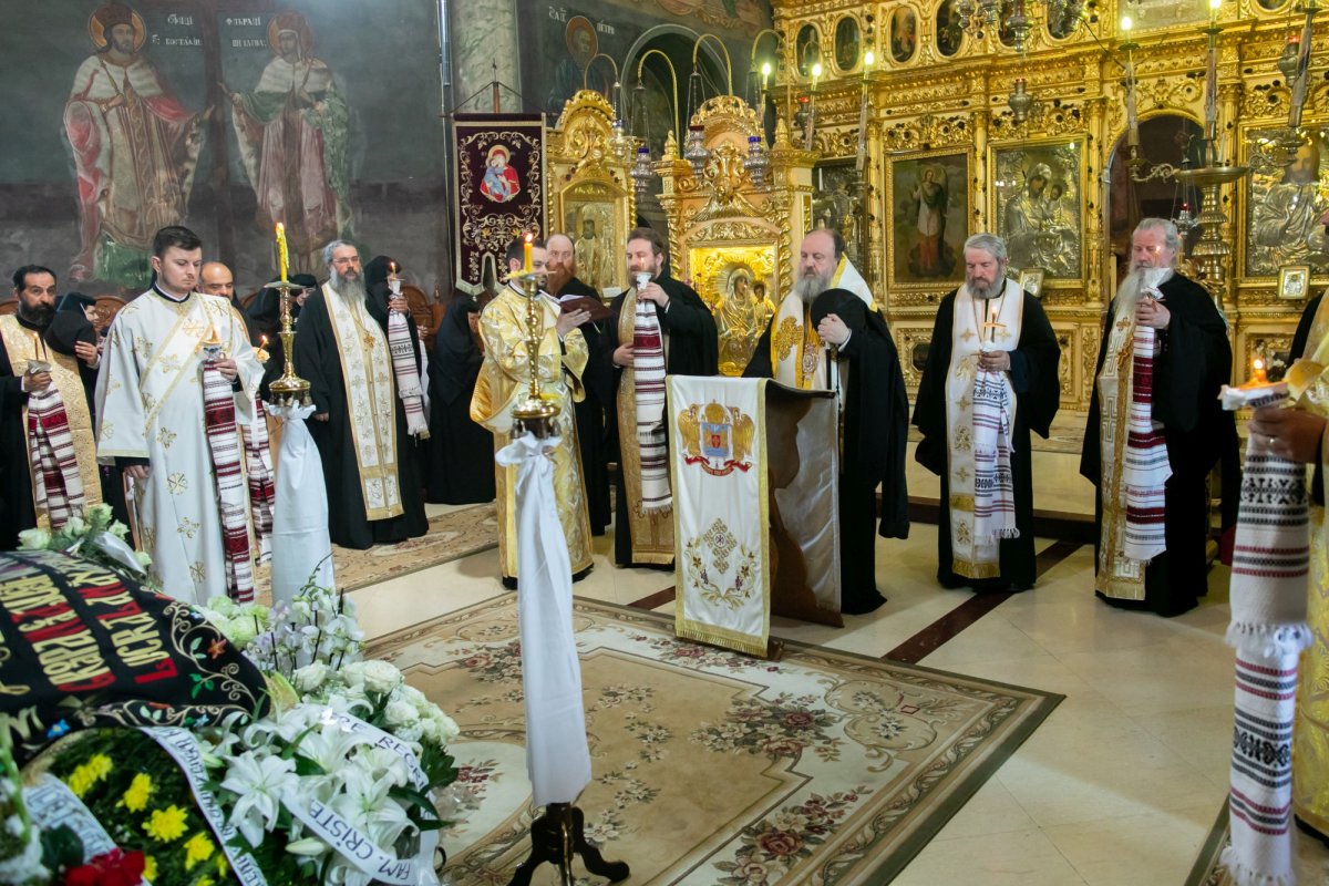 Maica stavroforă Lucia Dumbravă - o stareţă harnică şi misionară (1930-2022) 216027