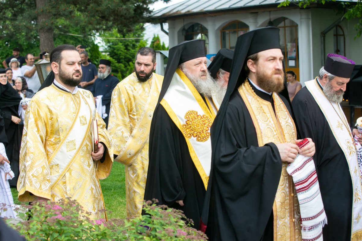 Maica stavroforă Lucia Dumbravă - o stareţă harnică şi misionară (1930-2022) 216039