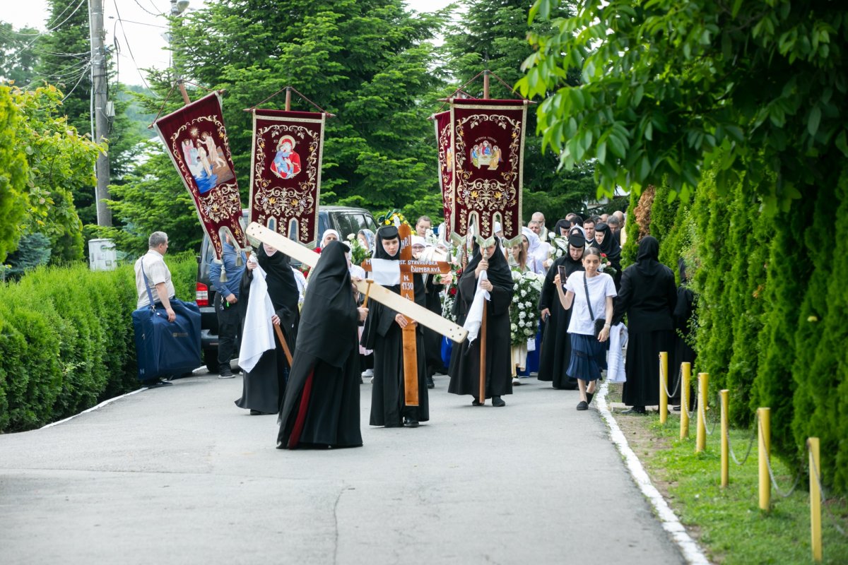 Maica stavroforă Lucia Dumbravă - o stareţă harnică şi misionară (1930-2022) 216040
