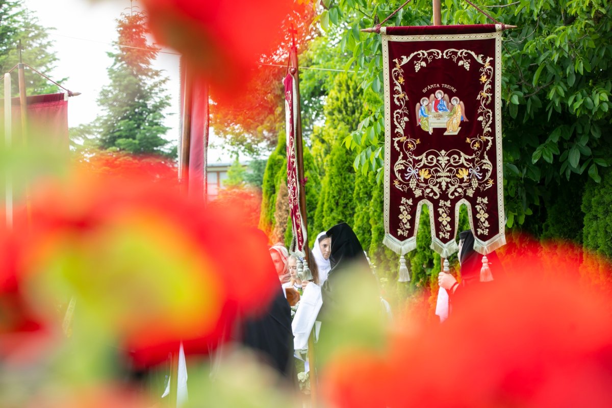 Maica stavroforă Lucia Dumbravă - o stareţă harnică şi misionară (1930-2022) 216042