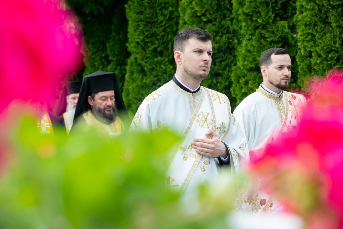 Maica stavroforă Lucia Dumbravă - o stareţă harnică şi misionară (1930-2022) 216045