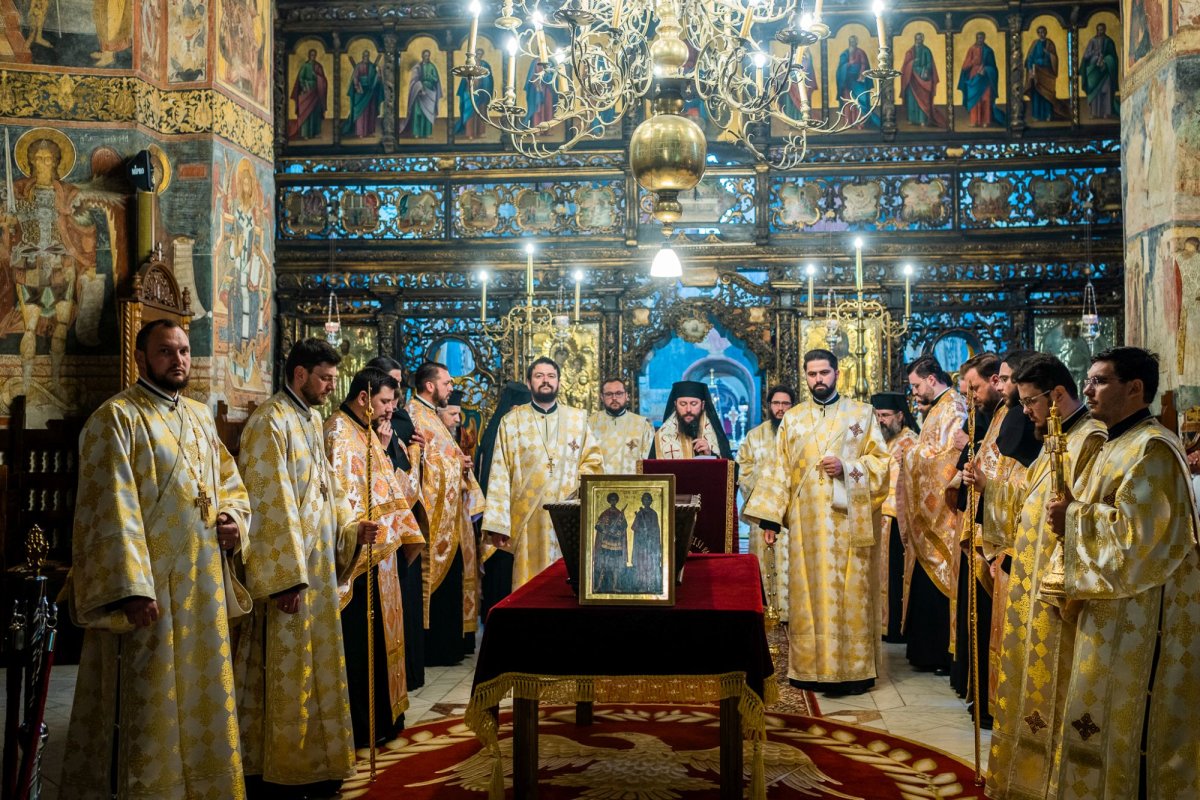 Racla cu moaștele Sfântului Ioan cel Nou de la Suceava a fost așezată spre închinare 216093