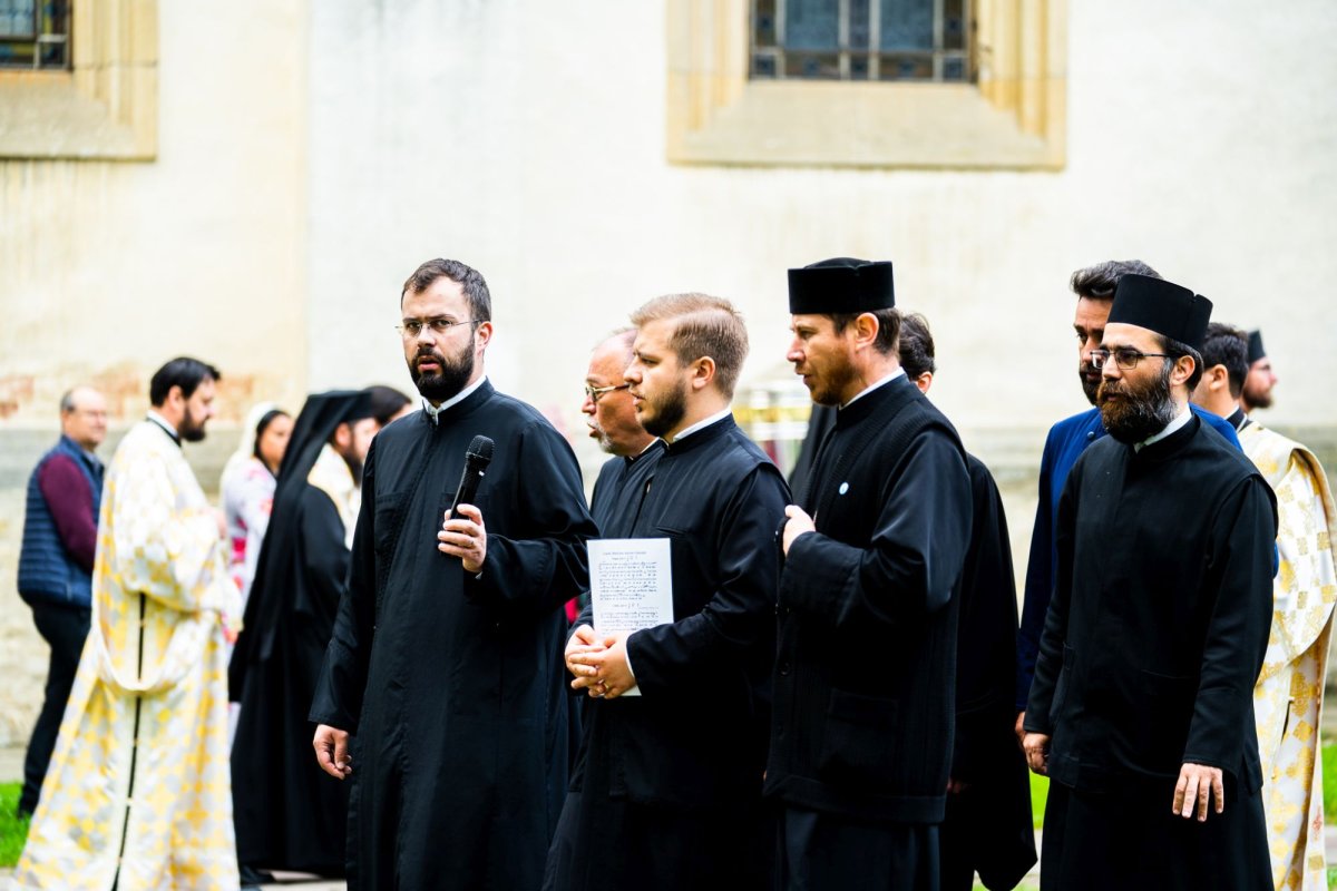 Racla cu moaștele Sfântului Ioan cel Nou de la Suceava a fost așezată spre închinare 216100