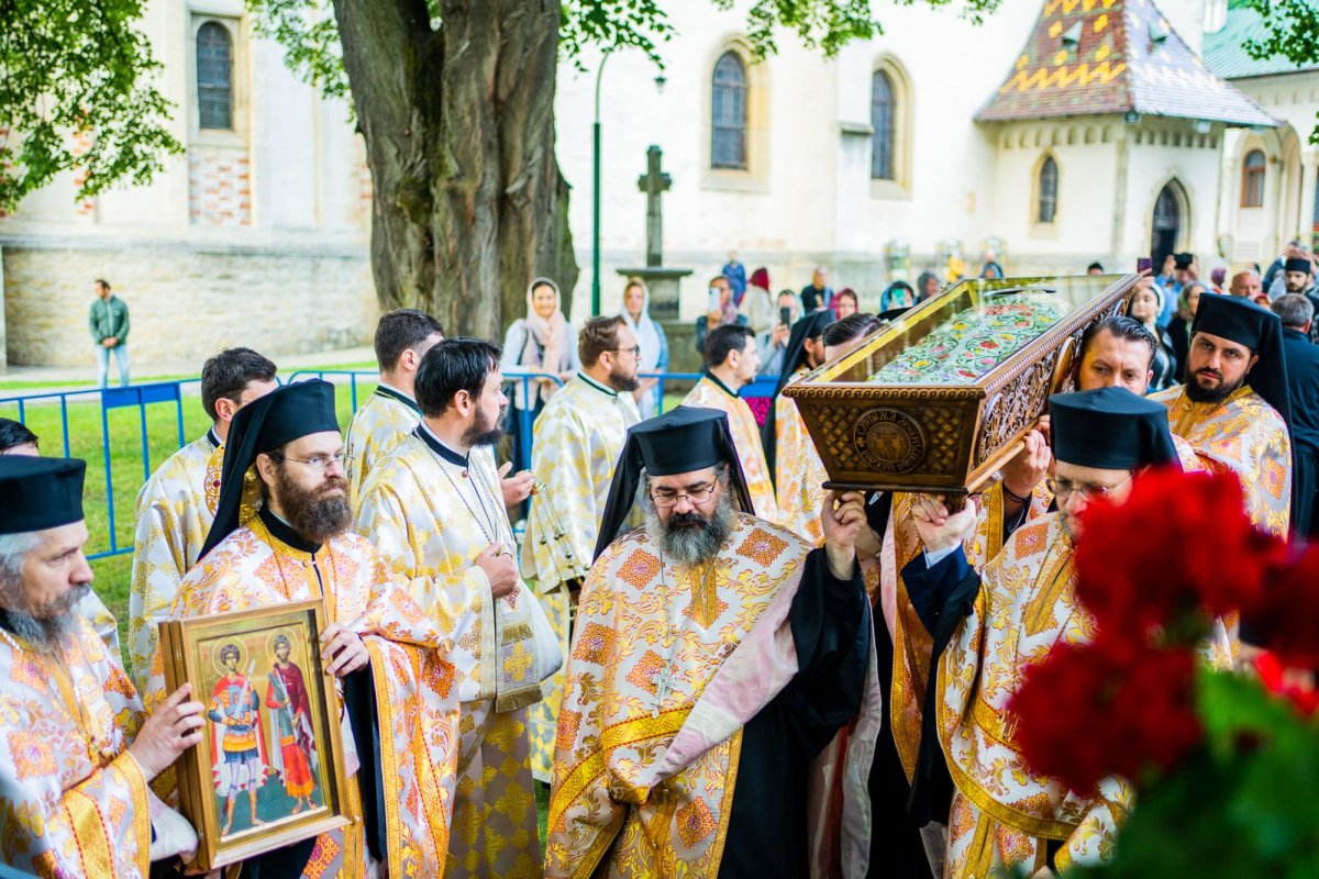 Racla cu moaștele Sfântului Ioan cel Nou de la Suceava a fost așezată spre închinare 216102