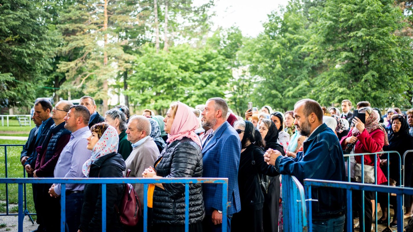 Racla cu moaștele Sfântului Ioan cel Nou de la Suceava a fost așezată spre închinare 216105