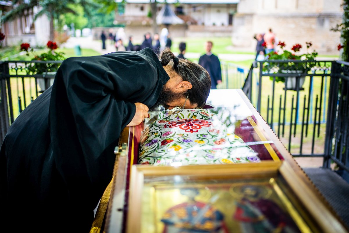 Racla cu moaștele Sfântului Ioan cel Nou de la Suceava a fost așezată spre închinare 216108