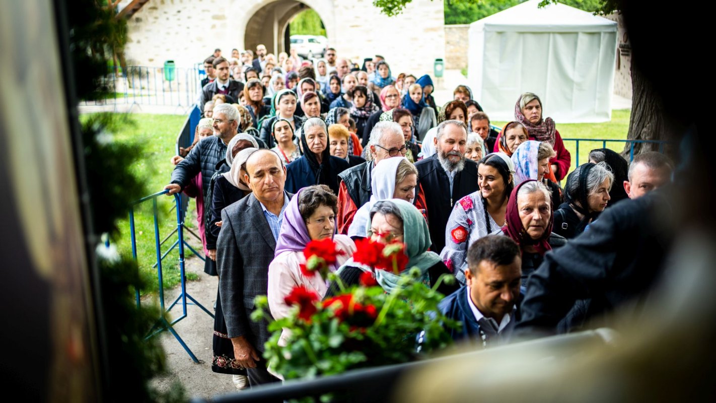 Racla cu moaștele Sfântului Ioan cel Nou de la Suceava a fost așezată spre închinare 216109