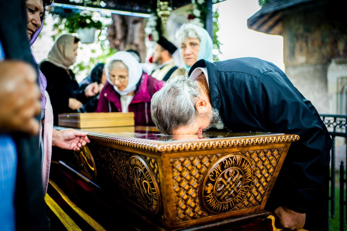 Racla cu moaștele Sfântului Ioan cel Nou de la Suceava a fost așezată spre închinare 216110