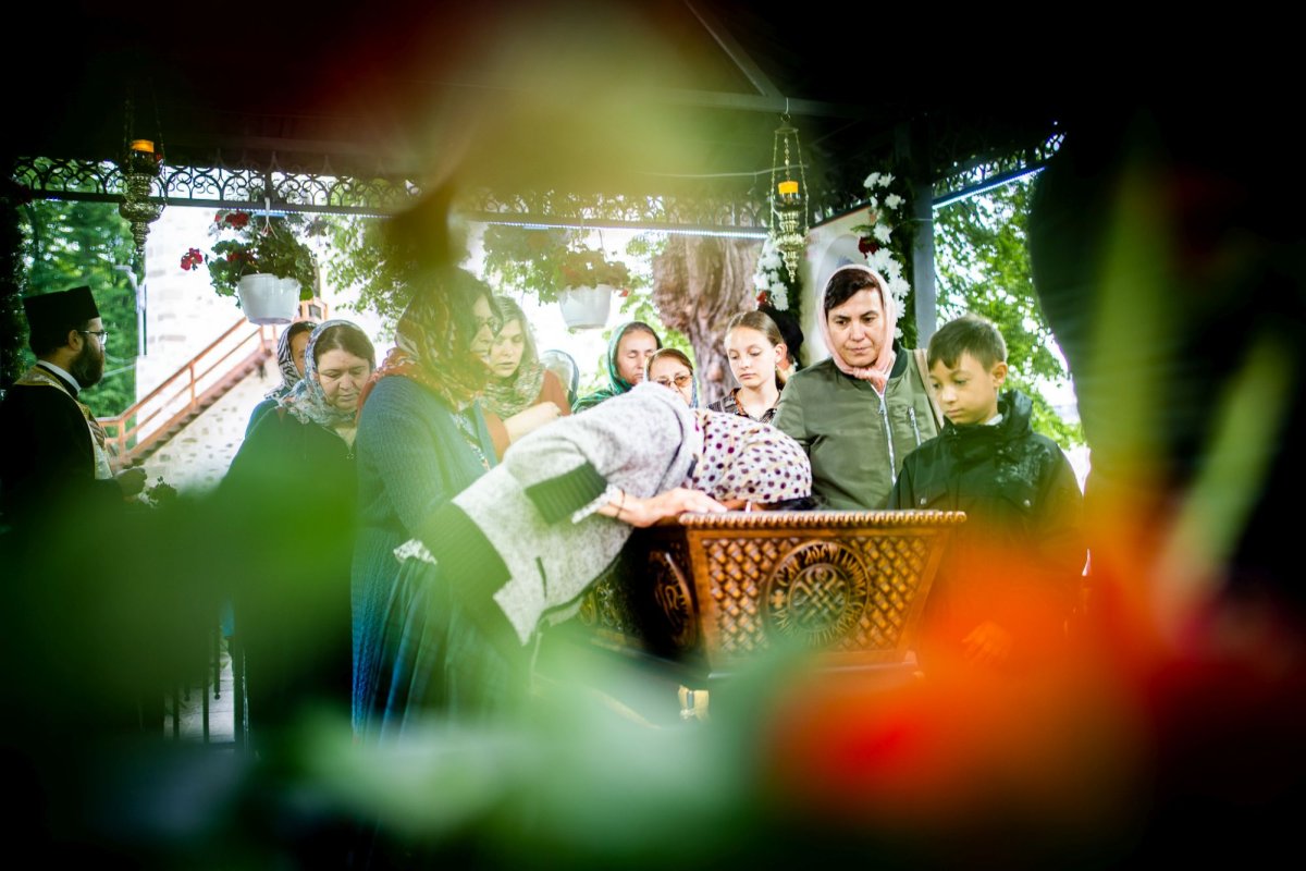 Racla cu moaștele Sfântului Ioan cel Nou de la Suceava a fost așezată spre închinare 216114