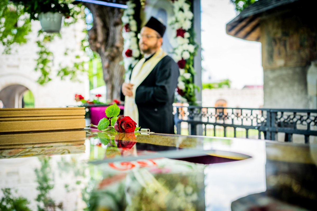 Racla cu moaștele Sfântului Ioan cel Nou de la Suceava a fost așezată spre închinare 216116