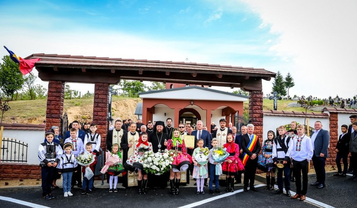 Slujire arhierească la Călineşti Oaş 215837