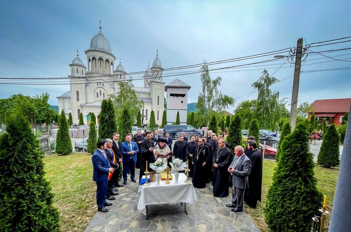 Slujire arhierească la Călineşti Oaş 215839