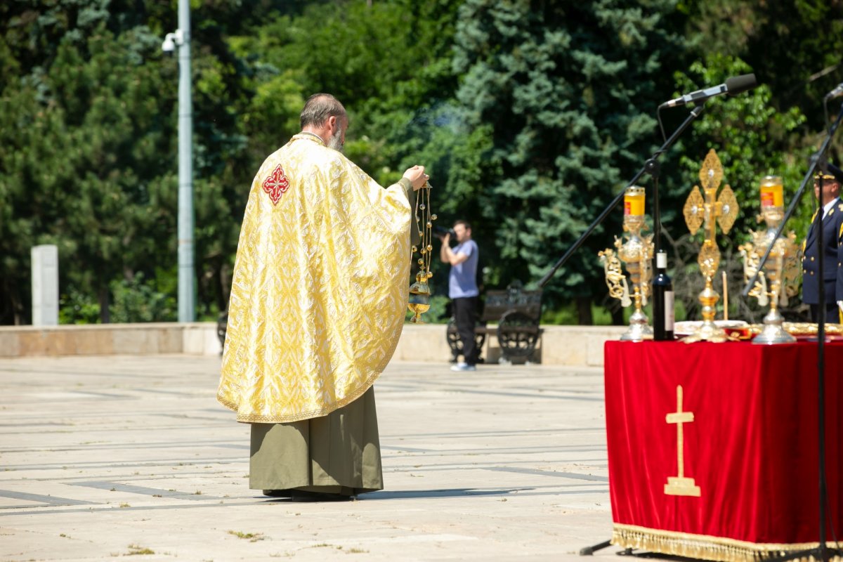 Ceremonii militare dedicate Zilei Eroilor în București 216233