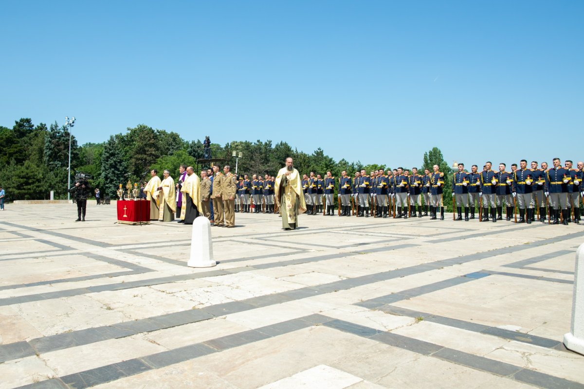 Ceremonii militare dedicate Zilei Eroilor în București 216234