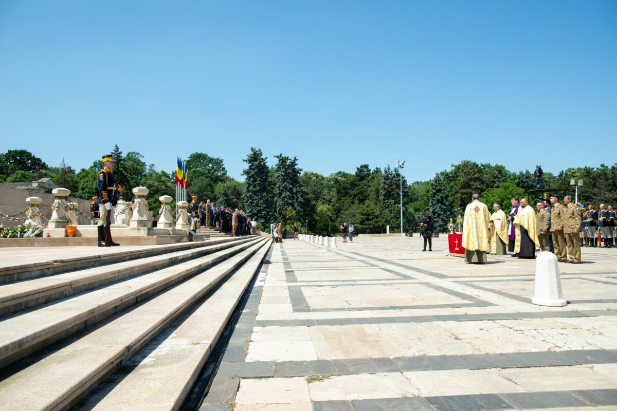 Ceremonii militare dedicate Zilei Eroilor în București 216235