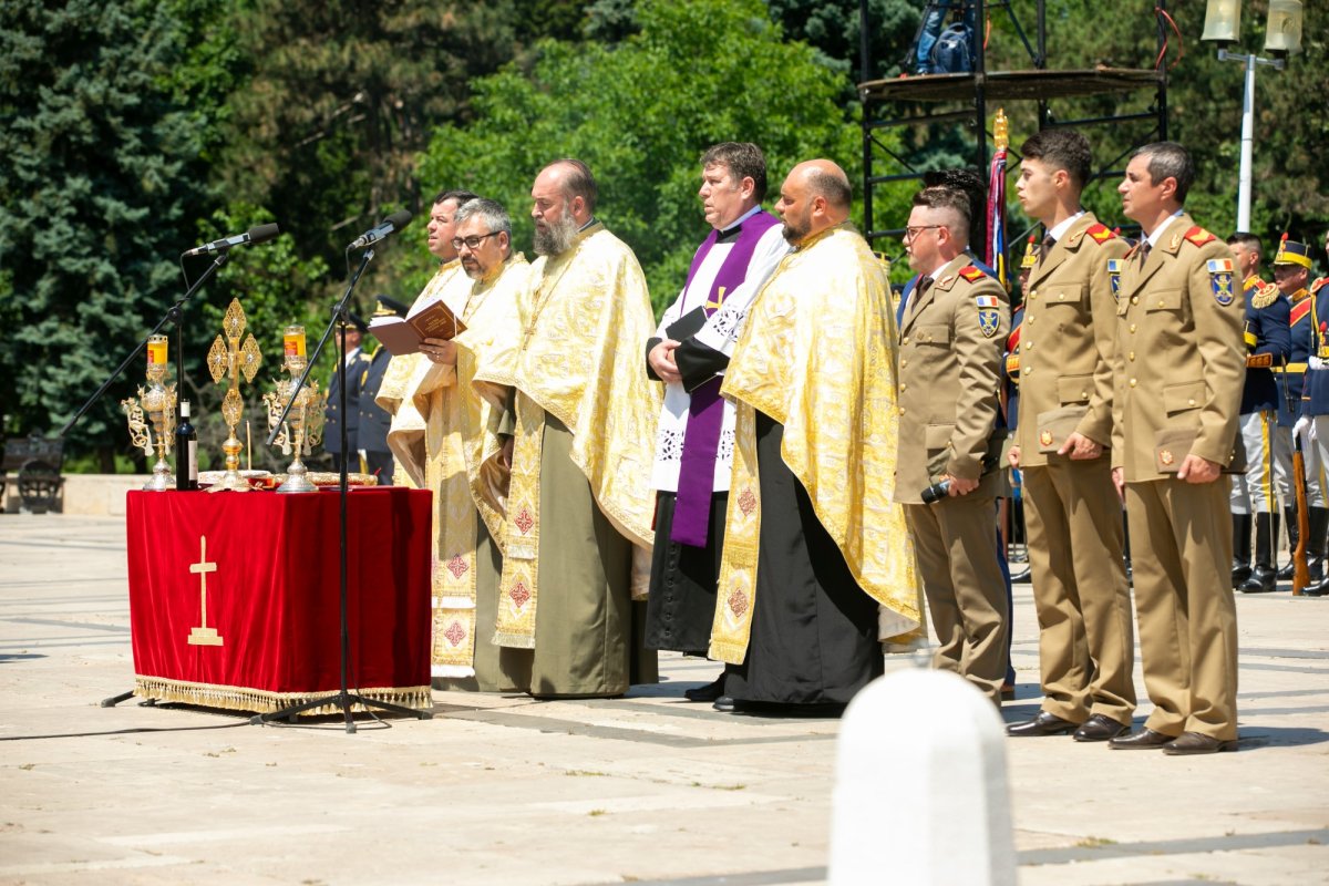 Ceremonii militare dedicate Zilei Eroilor în București 216236