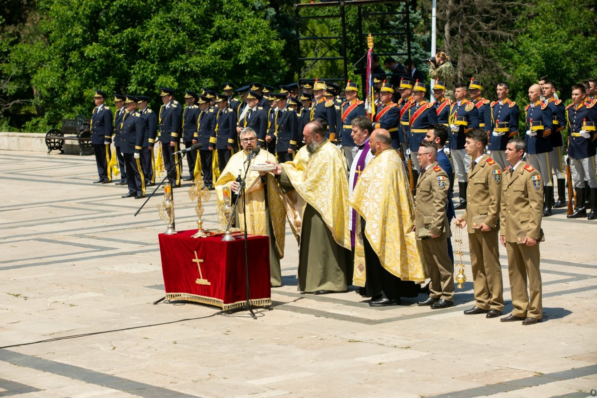 Ceremonii militare dedicate Zilei Eroilor în București 216241