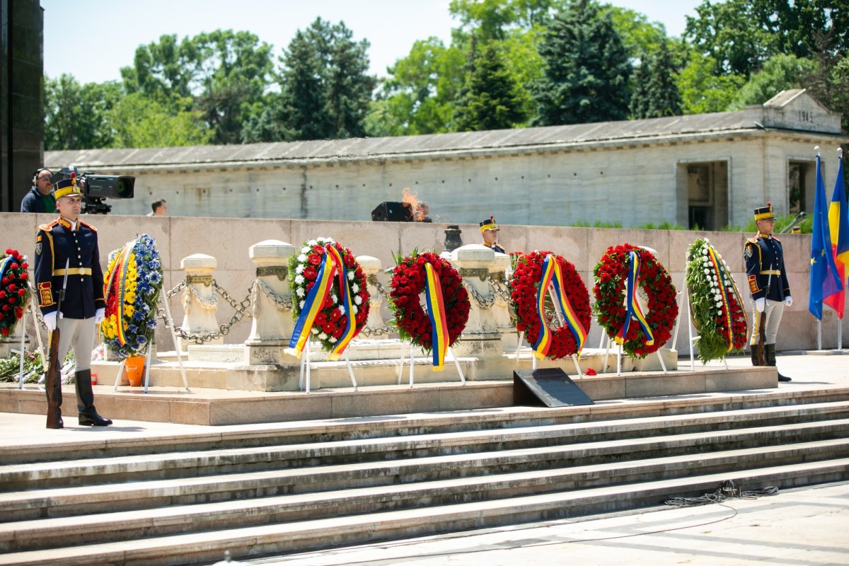 Ceremonii militare dedicate Zilei Eroilor în București 216262
