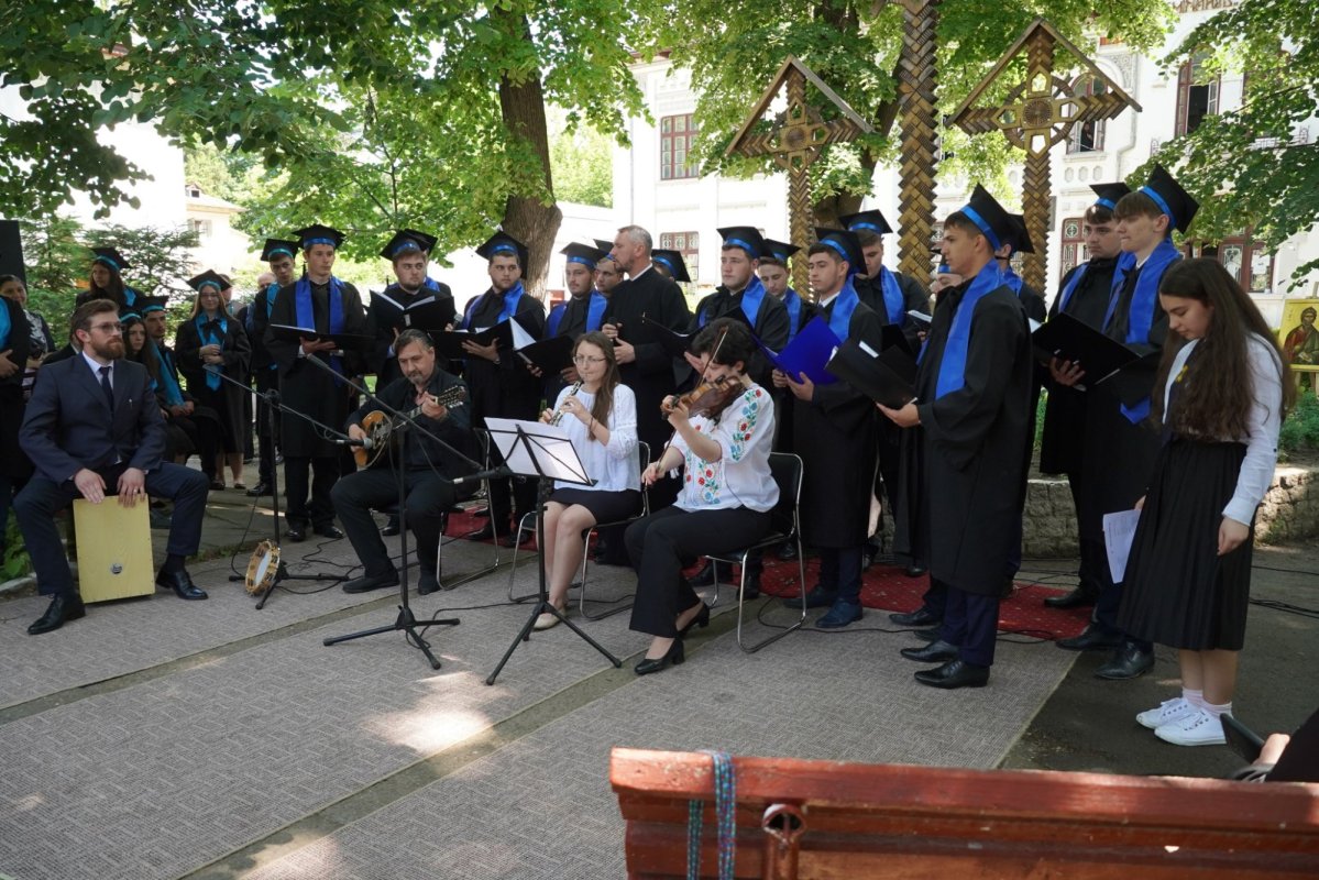Zi de sărbătoare şi de bucurie pentru elevii seminarişti gălăţeni 216268