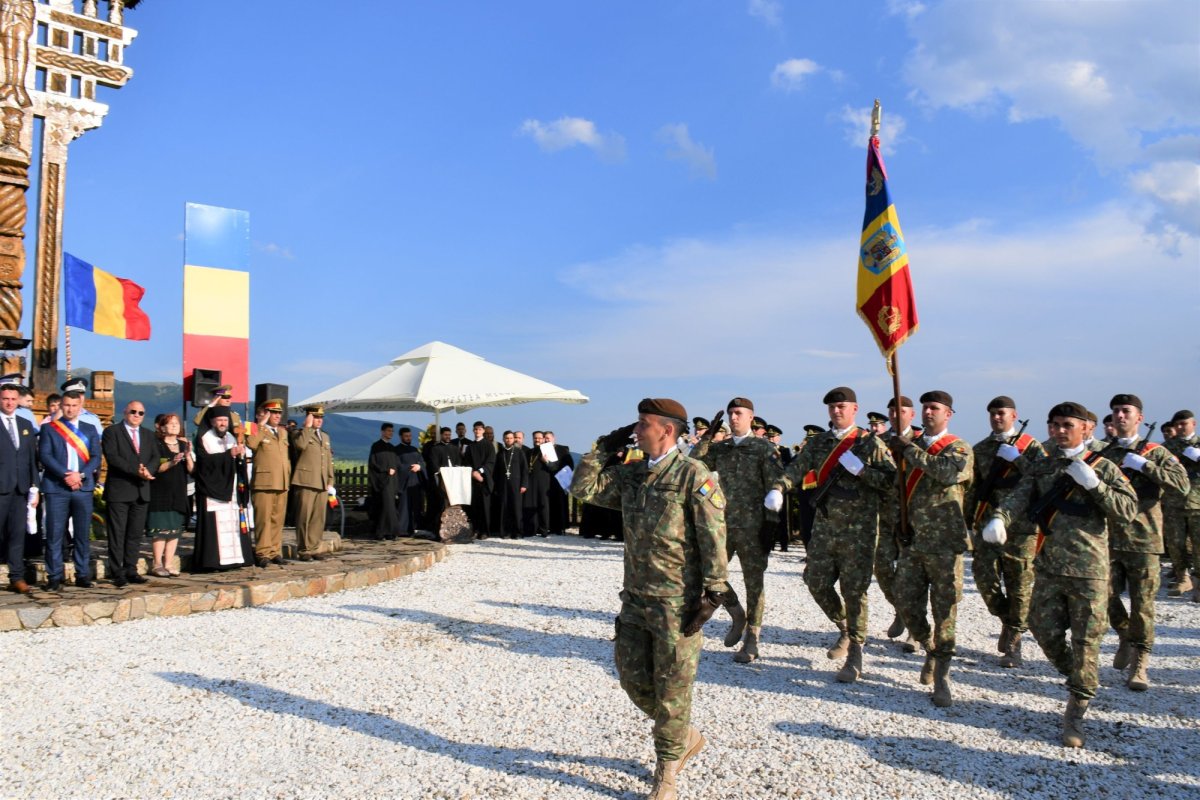 Eroii neamului, pomeniți la Crucea‑monument de la Domașnea 216355