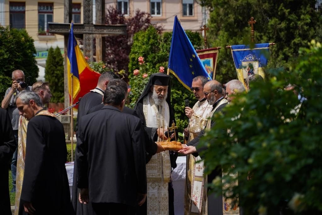 Liturghie arhierească în municipiul Reghin 216302