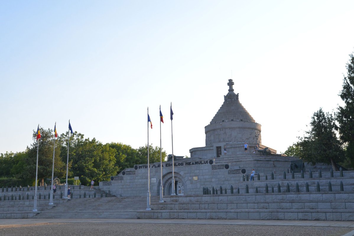 Cruce şi Înviere, suferinţă şi biruinţă în istoria poporului român 216423