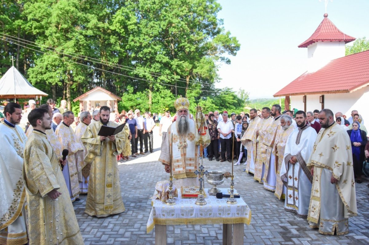 Înnoire și sfințire la o parohie din județul Vâlcea 216548
