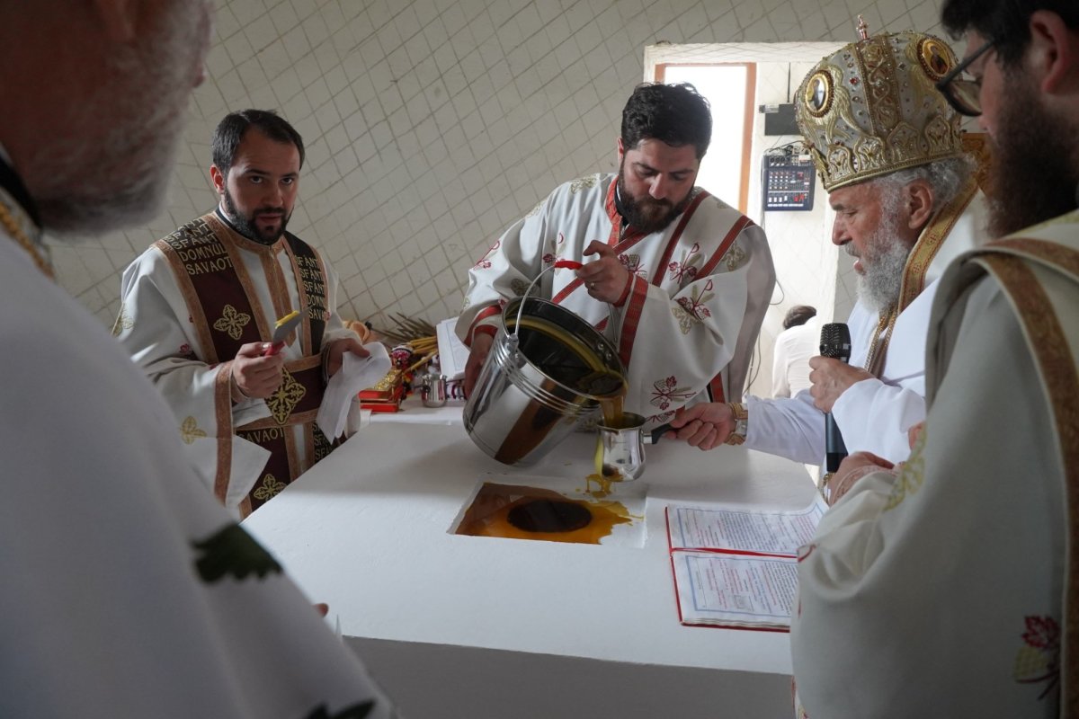 Sărbătoare luminoasă la Parohia Cuza Vodă din județul Brăila 216657