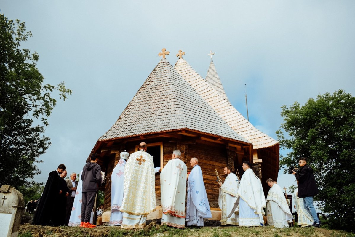Resfințirea bisericii monument istoric din Cojocna 216757