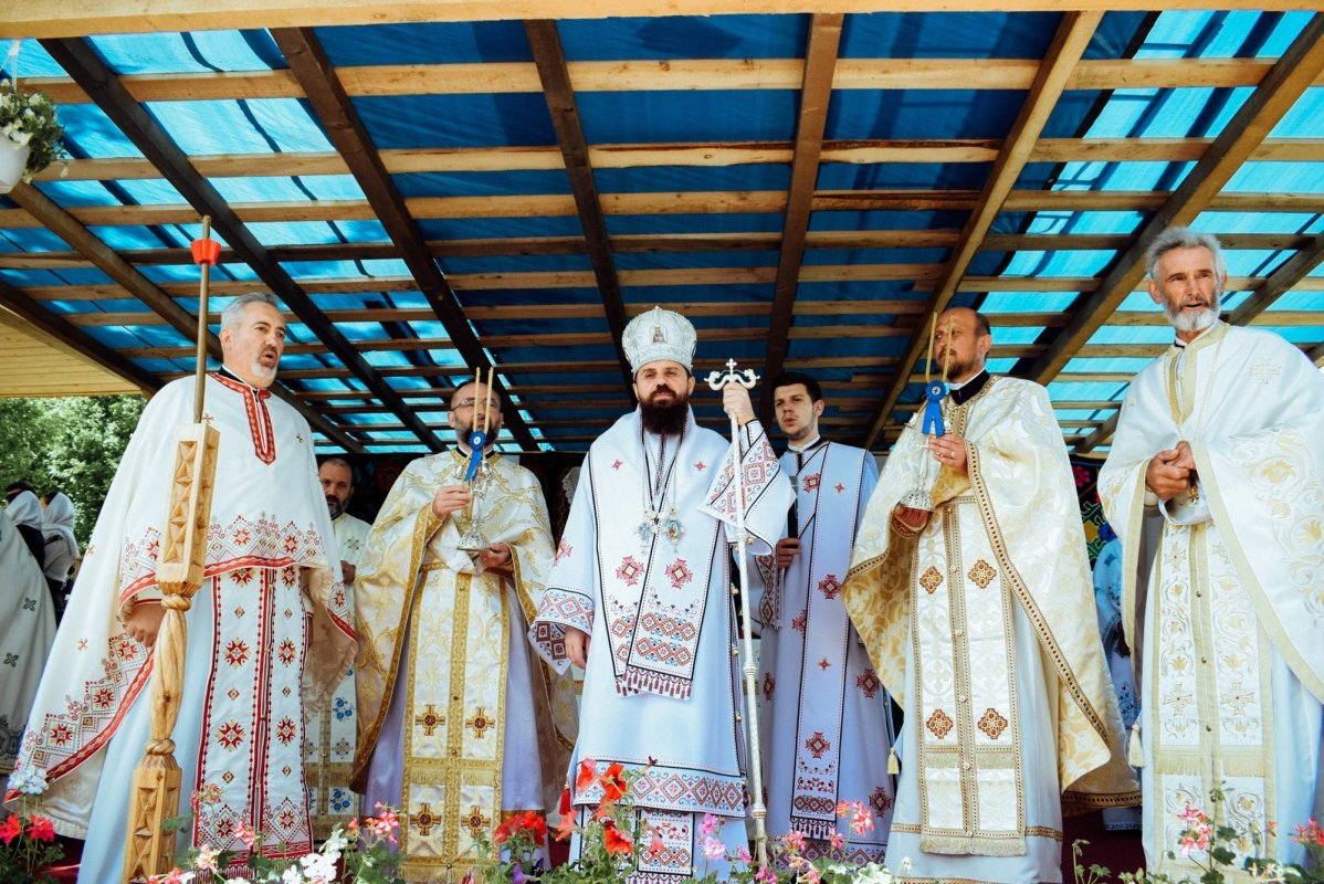 Resfințirea bisericii monument istoric din Cojocna 216759