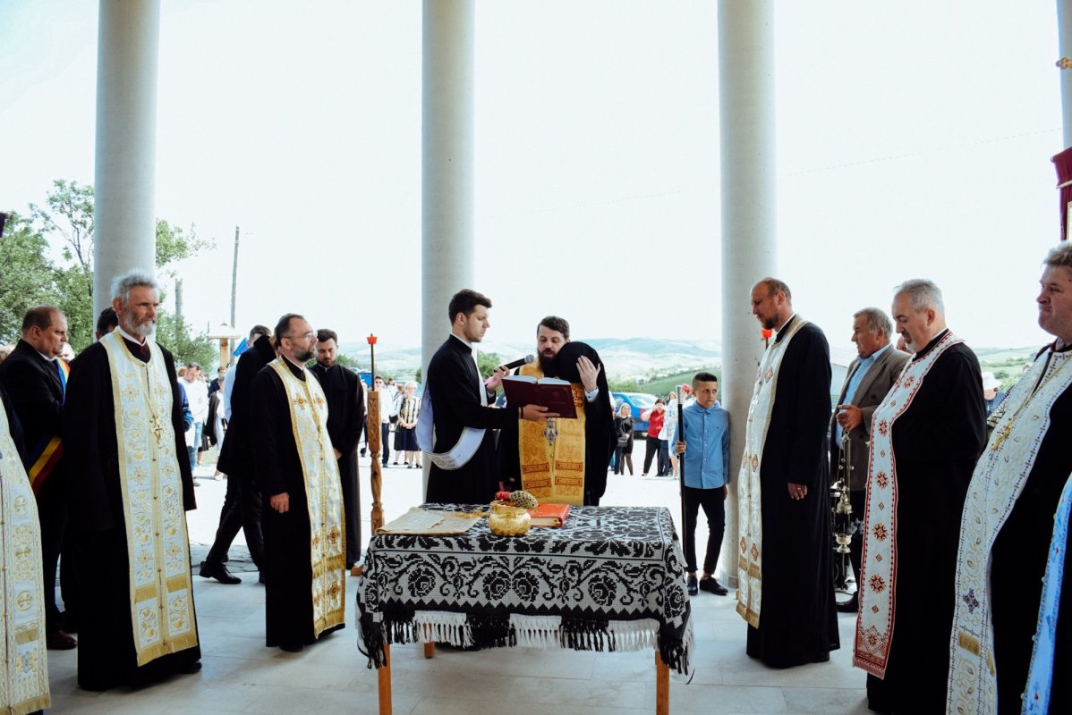 Resfințirea bisericii monument istoric din Cojocna 216763