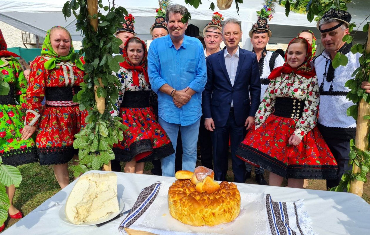 „Sâmbra oilor” - din Oaș la Paris 216730