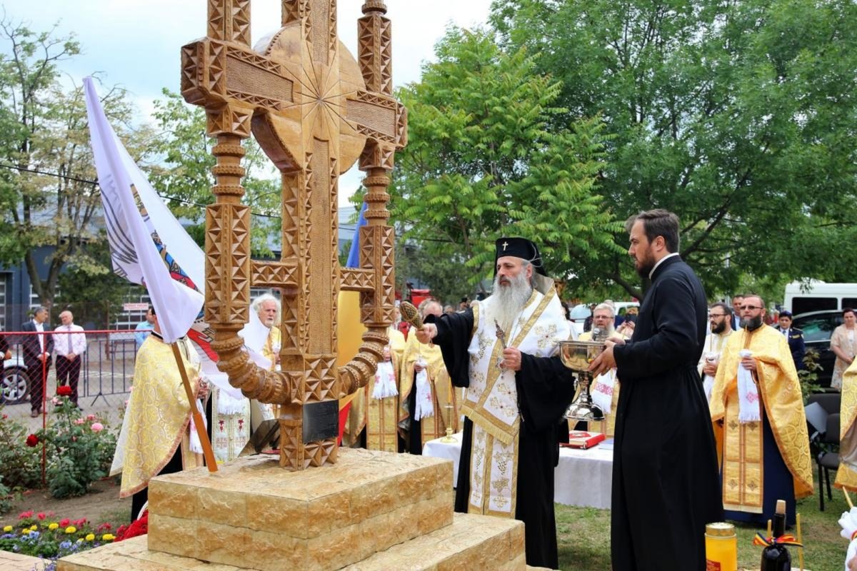 Troiță dedicată mărturisitorilor din temnițele comuniste sfințită la Penitenciarul Botoșani 216796