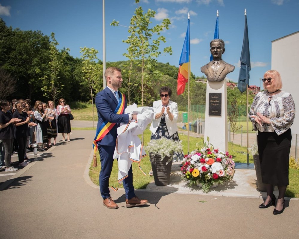 Binecuvântare arhierească la Liceul Teoretic „Dumitru Tăuțan” din Florești, Cluj 216950