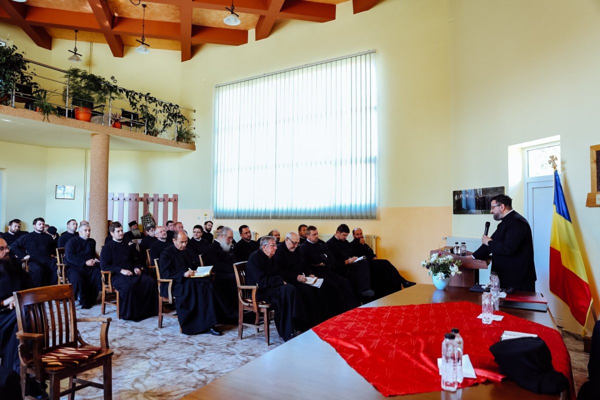 Conferințe preoţeşti de primăvară la Huedin şi Gherla 216945